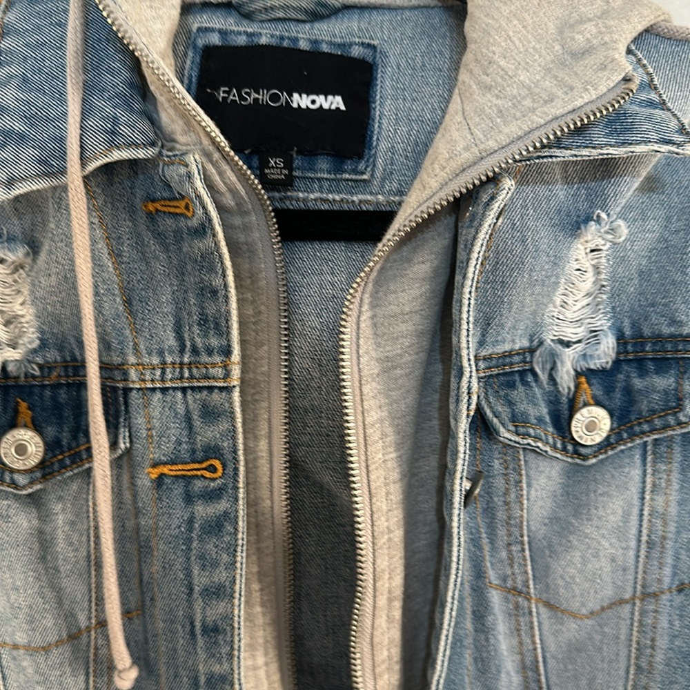 Cropped jean jacket - Picture 2 of 4